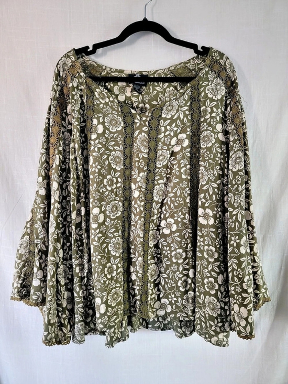 ANGIE Floral Rayon Blouse in Green & White NWT/Large